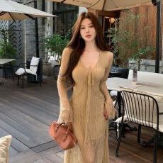 批发法式V领长袖连衣裙女秋季纯欲千金风气质<b class='q'>修身</b>显瘦收腰绝美长裙子