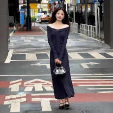批发韩系蕾丝拼接<b class='q'>一字领</b>长袖<b class='q'>连衣裙</b>女2025秋季高级感修身打底a字长裙