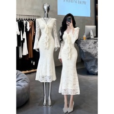 批发特别漂亮掐腰小<b class='q'>裙子</b>巨好看包臀<b class='q'>长</b>袖温柔风v领蕾丝气质连衣裙<b class='q'>长</b><b class='q'>裙</b>