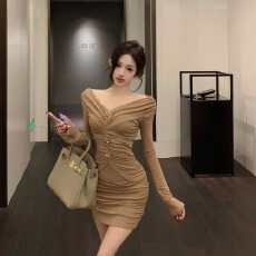 批发时尚法式一字领包臀褶皱连衣裙女装2025秋冬新款气质心机显瘦<b class='q'>裙子</b>