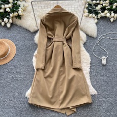 批发法式<b class='q'>复古</b>英伦风高级感大翻领绑带收腰风衣外套女秋季洋气时髦<b class='q'>长裙</b>