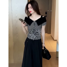 批发小个子时尚露肩条纹<b class='q'>T</b><b class='q'>恤</b>女短袖夏装性感一字领上衣修身褶皱体恤衫