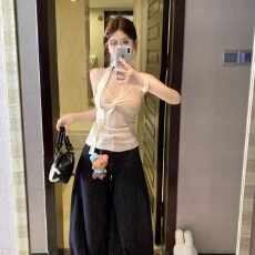 批发法式杏色挂脖<b class='q'>吊带</b><b class='q'>背心</b>女夏季无袖设计感小众辣妹短款外穿飘带上衣