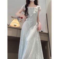 批发秦小Q2026新款蓝色<b class='q'>连衣裙</b>女轻奢高级感设计感花朵法式超仙长裙潮