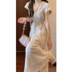 批发秦小Q韩系简约花边V领气质<b class='q'>连衣裙</b>法式轻奢温柔风收腰度假风长裙女