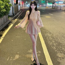 批发夏季新款设计感防晒露肩泡泡袖收腰雪纺<b class='q'>连衣</b>裙高腰短裤两件套<b class='q'>装</b>女