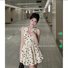 批发蝴蝶结绑带<b class='q'>露背</b>波点挂脖<b class='q'>连衣裙</b>夏新款甜辣收腰显瘦气质a字短裙子