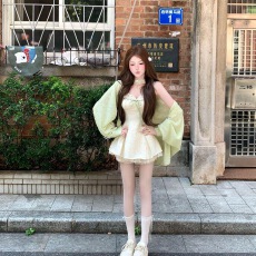 批发纯欲甜美短裙春夏收腰显瘦设计感蕾丝拼接吊带连衣裙开衫套装女