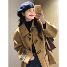 批发深冬2025新款独特超好看牛角扣呢子大衣女入冬毛呢外套加厚中<b class='q'>长款</b>
