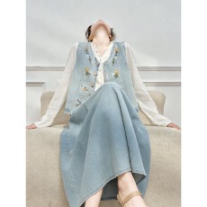 批发花朵刺绣牛仔马甲女2026年<b class='q'>夏</b>季叠穿外搭设计感宽松坎肩别致马夹女