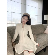 批发秋冬外穿连衣<b class='q'>裙</b>超仙温与柔气质少女感 系带V领修身<b class='q'>伞</b>摆连衣<b class='q'>裙</b>韩版