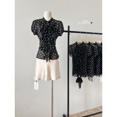 批发WITHMIN <b class='q'>衬衫</b>女夏2025新款修身显瘦收腰波点设计感黑色上衣女短袖
