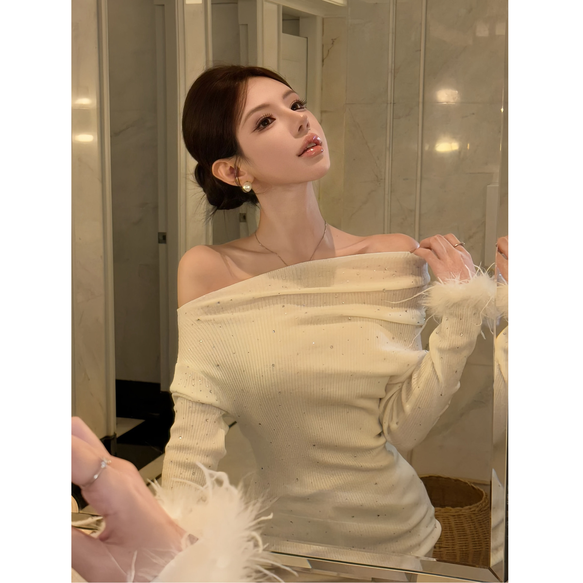 한 부서 달콤한 핫걸 핫픽스 비스듬한 어깨 털 머리 소매 니트 티셔츠 여성 이른 봄 몸매 가꾸기 슬림해 보이는 인사이드 가져 가라. 기본 셔츠 맨위