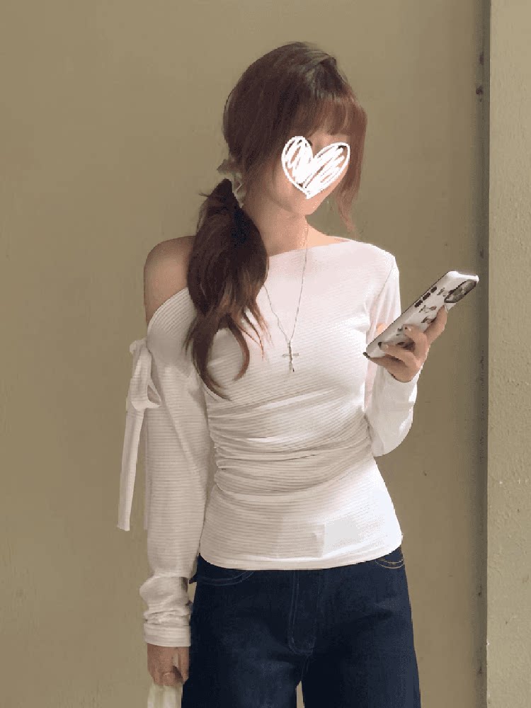 스트라이프 비스듬한 어깨 긴팔 티셔츠 여성 이른 봄 몸매 가꾸기 연령 감소 슬림해 보이는 순수한 욕망 만나는 스트랩 디자인 센스 오프숄더 맨위