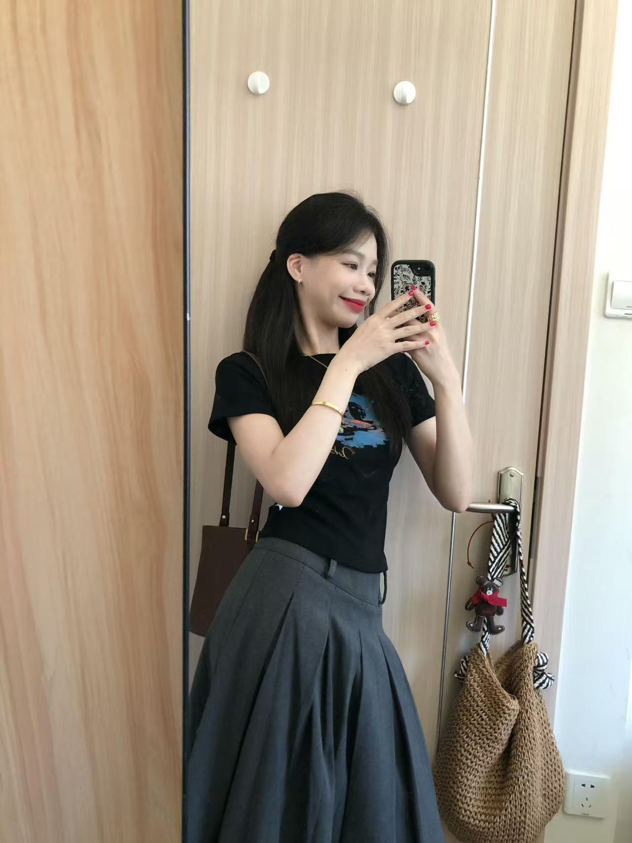 프린트 라운드 넥 쇼트 스타일 반팔 티셔츠 여성 여름 핫걸 캐주얼 몸매 가꾸기 슬림해 보이는 맨위