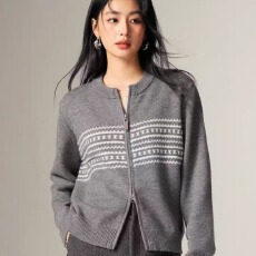 批发新款爆款时尚毛衣女设计感小众早秋季针织衫秋装套头别致上衣