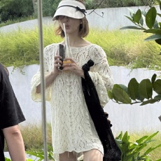 批发赵露思同款圆领钩花镂空针织防晒罩衫度假慵懒气质长袖上衣