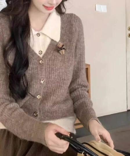 페이크 레이어드 POLO 칼라 스웨터 여자 2026 가을 새로운 레트로 아름다움 라드. 폴로 칼라 니트 오픈 가디건 쇼트 스타일 맨위