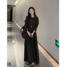 批发设计感斜边流苏针织套装女圆领长袖遮胯显瘦长款半身裙简约<b class='q'>两件套</b>