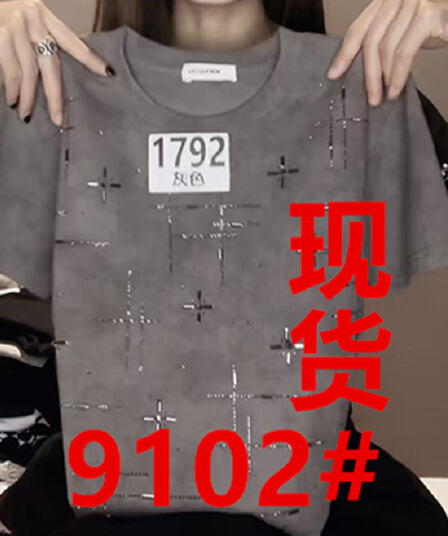 고급 센스 홀치기 염색 핫픽스 반팔 티셔츠 여성 2026 년 여름 새로운 패션 한국 스타일 긍정적 인 어깨 의류 트렌디