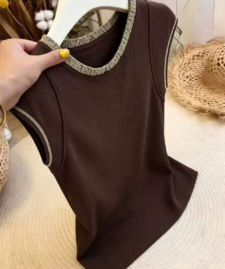 여름 품격 디자인 센스 작은 날다 소매 티셔츠 여성 고유 한 Chic 레트로 몸매 가꾸기 슬림해 보이는 다크 브라운 라운드 넥 맨위