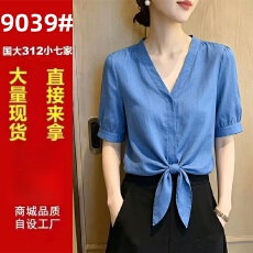 批发蓝色V领衬衫女士<b class='q'>短袖</b>2026年夏季新款时尚洋气减龄系带设计感上衣