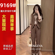 批发韩版设计感咖色三件套女2026年秋季新款<b class='q'>时尚</b>气质马甲阔腿裤套装