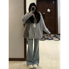 批发2025新款穿搭一整套温柔韩系超火减龄学院风针织<b class='q'>毛衣</b>牛仔裤套装潮