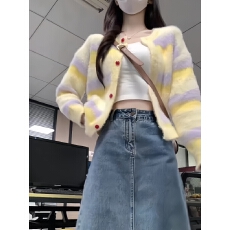 批发巨好看的秋季一整套气质减龄<b class='q'>条纹</b>针织开衫内搭背心牛仔裙三件套潮