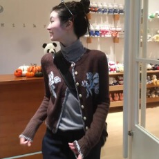 批发复古丘比特提花单排扣毛衣<b class='q'>外套</b>女装冬季<b class='q'>休闲</b>气质百搭针织开衫上衣