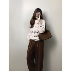 批发白色费尔岛圆领毛衣裤子2025冬季复古圣诞风时髦洋气减龄软糯套装