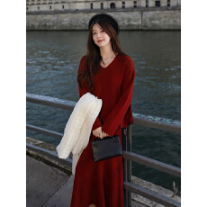批发圣诞新年穿搭韩系复古<b class='q'>v领</b>红色套装女秋冬巨好看一整套长裙