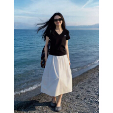 批发夏季2026新款韩系v领印花正肩纯棉<b class='q'>T</b><b class='q'>恤</b>半身裙小众海边出游两件套装