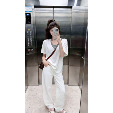 批发2026巨好看夏季韩系慵懒风叠穿假两件v领<b class='q'>T</b><b class='q'>恤</b>牛仔<b class='q'>裤</b>显瘦两件套<b class='q'>装</b>女