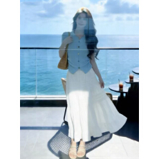 批发夏日ootd穿搭套装裙子女2025新款夏季清纯系半身裙度假风<b class='q'>两件套</b>装