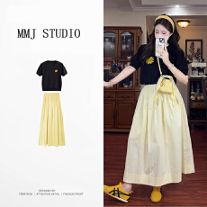 批发夏日绝美小套装穿搭一整套黑色短袖针织上衣黄色<b class='q'>花苞</b>半身<b class='q'>裙</b>两件套