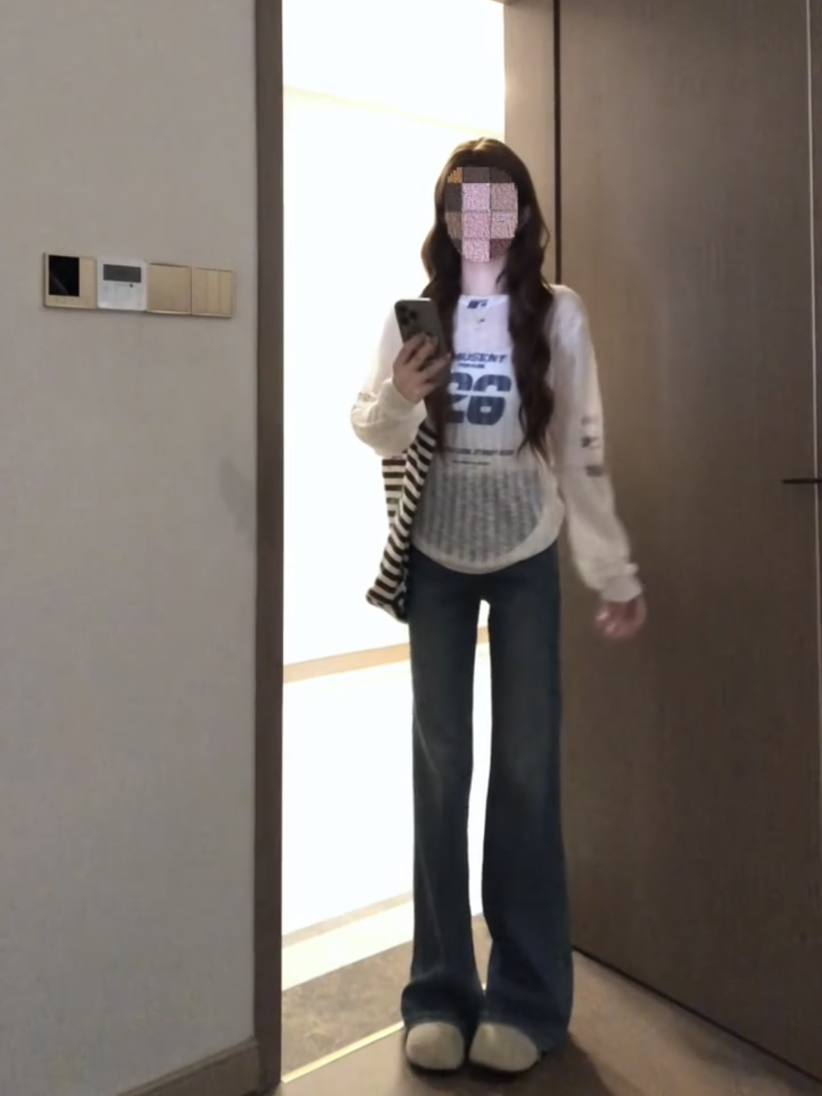 한 부서 그레이트 통해보기 가져 가라. 전체 집합 2026 새로운 화이트 블라우스 청바지 자외선 차단 슬림해 보이는 세 조각 세트 여성