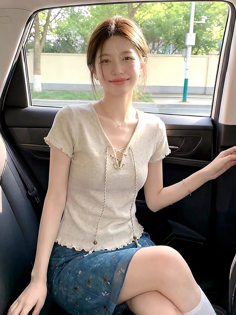 순수한 욕망 바람 V넥 스트랩 니트 반팔 티셔츠 반신 스커트 여름 프릴 몸매 가꾸기 슬림해 보이는 핫걸 다용도 세트