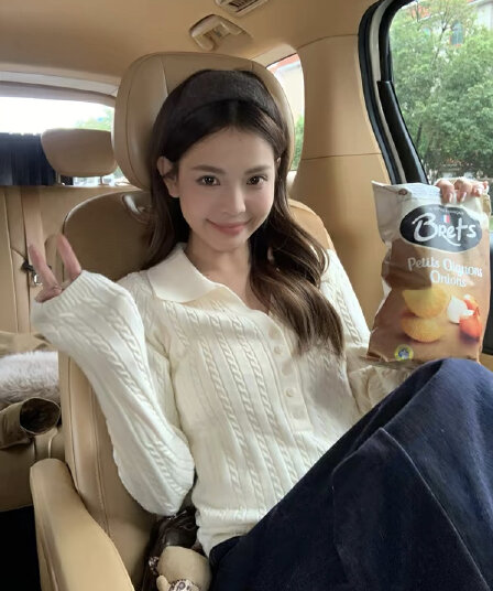 한 부서 베이지 색 긴팔 POLO 칼라 니트 스웨터 여성 이른 가을 부드러운 바람 몸매 가꾸기 슬림해 보이는 아름다운 맨위