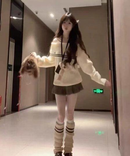 한 부서 느긋한 바람이 아닙니다. 규칙 오프숄더 스트라이프 맨위 여성 디자인 센스 루즈핏 오프숄더 스웨터 반신 치마 세트