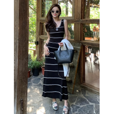 批发黑色打底高腰<b class='q'>显瘦</b>气质鱼尾裙配大衣半高领针织打底连衣裙女秋冬