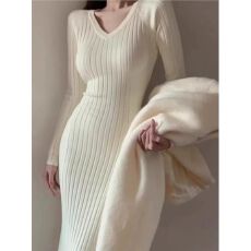 批发欧洲站长款针织连衣裙女2025秋<b class='q'>冬</b>内搭修身打底显瘦毛衣裙子配大衣