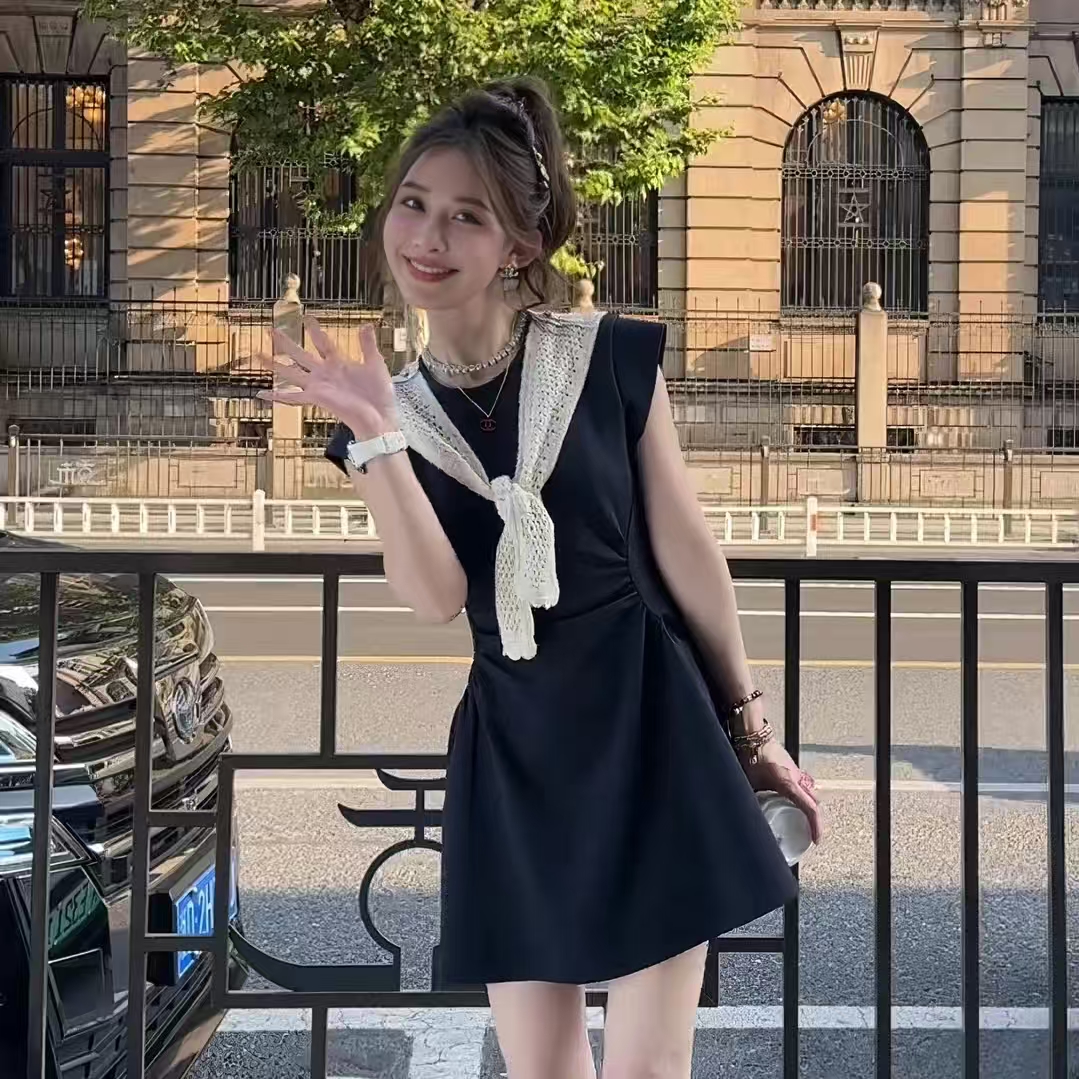 FA34259# 夏季ins风新款设计感小众法式显瘦宽松褶皱收腰U型连衣裙女 服裝批發女裝批發服飾貨源