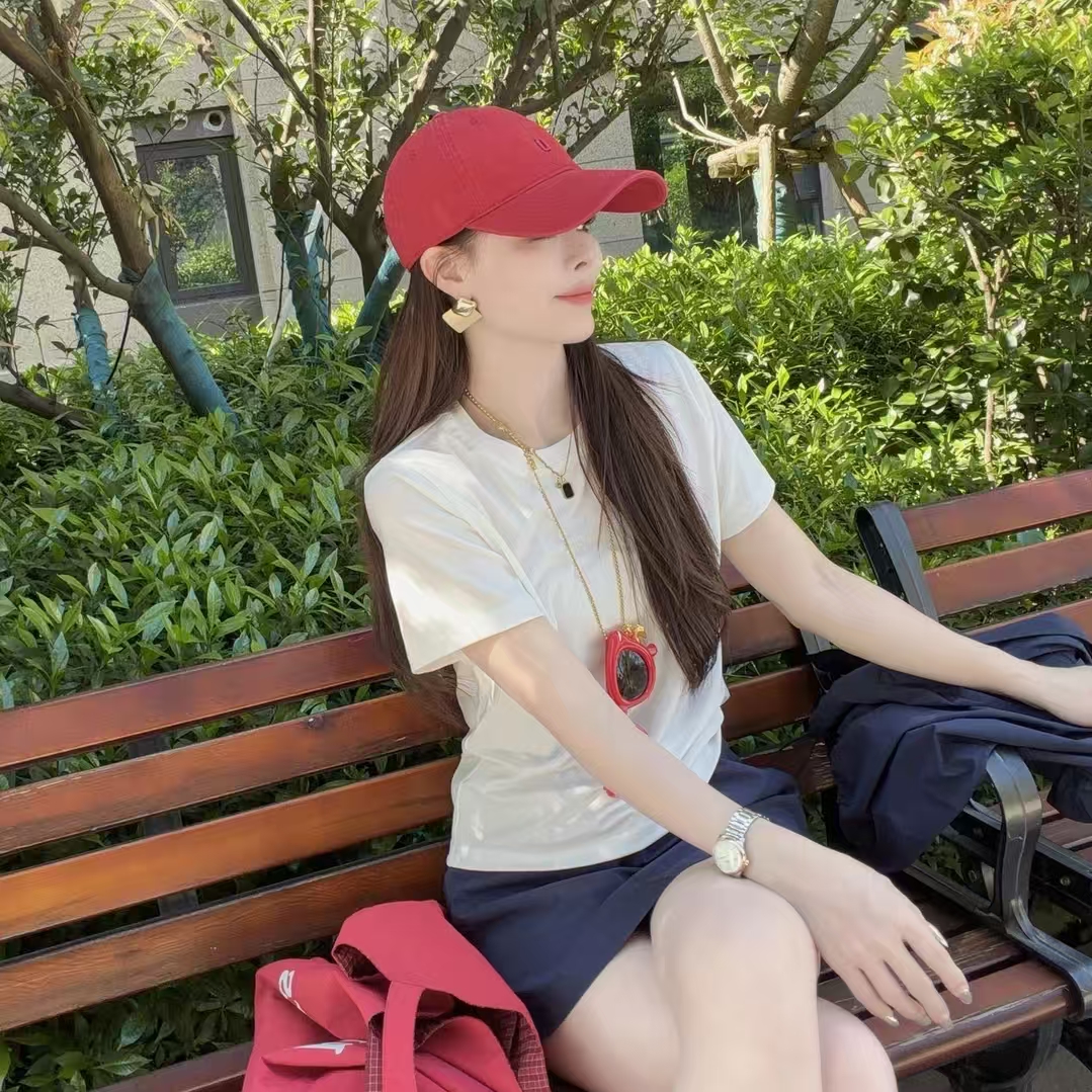 샤오 크릭 의류 여름 새로운 패션 미니멀리즘 몸매 가꾸기 단색 다용도 슬림해 보이는 반팔 티셔츠 여성 2307