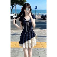 批发夏日绝美小<b class='q'>连衣裙</b>女2026新款海边度假蕾丝拼接<b class='q'>假两件</b>蛋糕碎花裙子