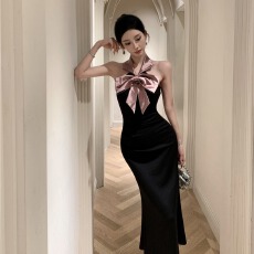 批发法式性感露背蝴蝶结黑色无袖挂脖<b class='q'>连衣</b>裙女夏高级气质鱼尾包臀<b class='q'>长裙</b>