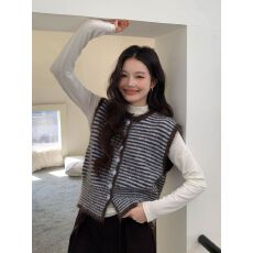 批发小众高级感撞色条纹针织<b class='q'>背心</b>开衫女秋冬复古叠穿马甲无袖上衣