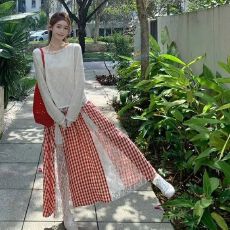 批发气质复古蕾丝拼接红格子<b class='q'>半身裙</b>2026春夏新款设计显瘦高腰中长裙子