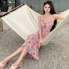 批发纯欲蕾丝边碎花吊带连衣裙女夏度假风海边沙滩裙辣妹高腰包臀裙子