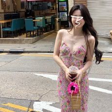 批发纯欲蕾丝边碎花吊带连衣裙女夏度假风海边沙滩裙辣妹高腰包臀裙子